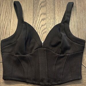 Chic Black Zip-Up Crop Top